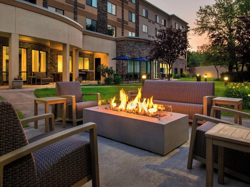 Courtyard Paramus image