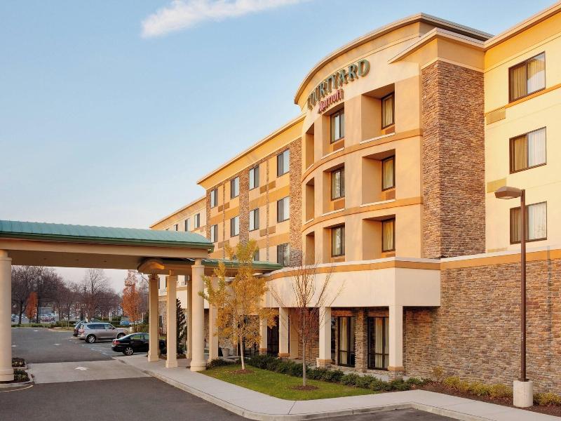 Courtyard Paramus image