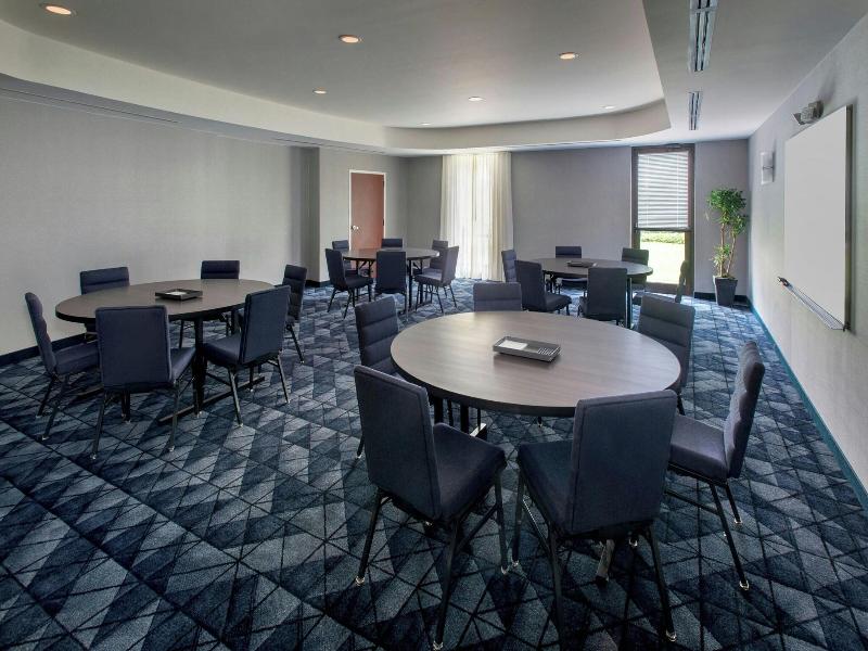 Courtyard Paramus image