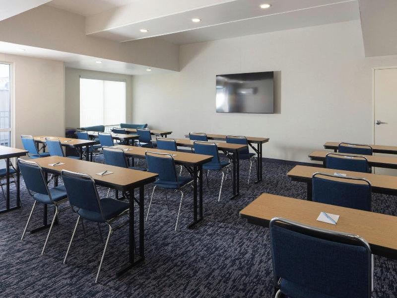 Fairfield Inn & Suites By Marriott Fort Wayne image