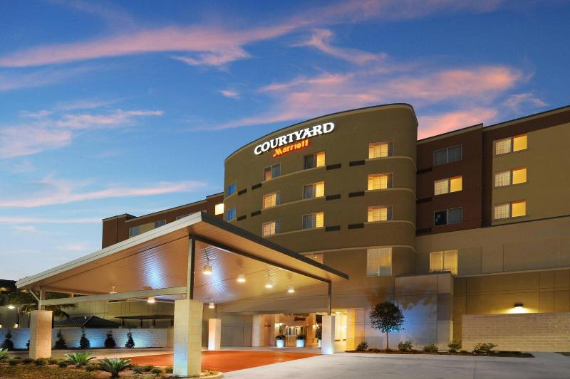 Courtyard Houston Pearland image