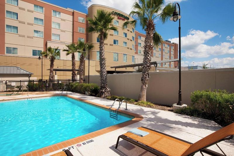 Courtyard Houston Pearland image