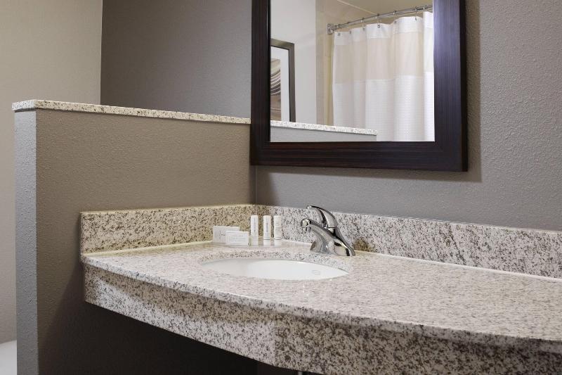 Courtyard Houston Pearland image
