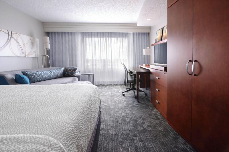 Courtyard Houston Pearland image
