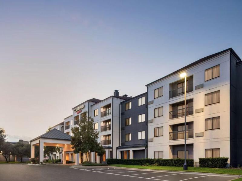 Courtyard Houston Sugar Land image
