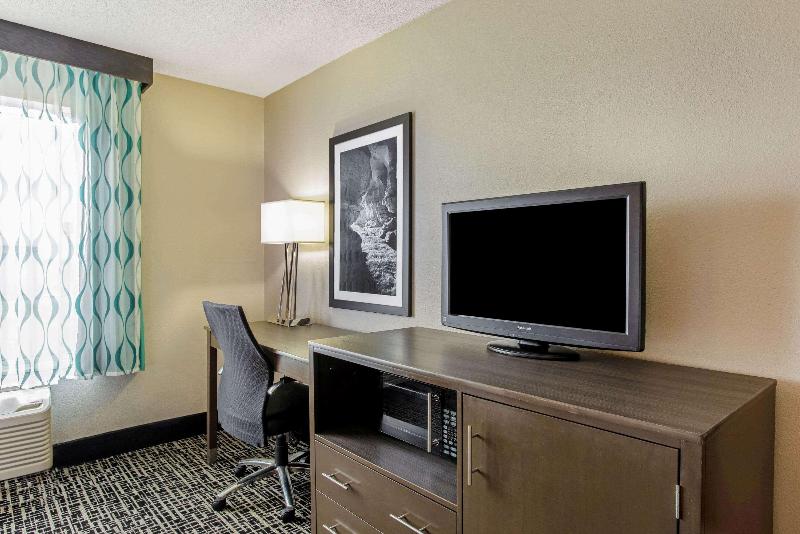 La Quinta Inn & Suites Hopkinsville image