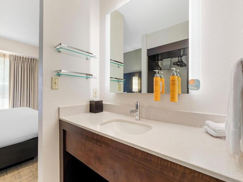 Sonesta ES Suites Fairfax Fair Lakes image