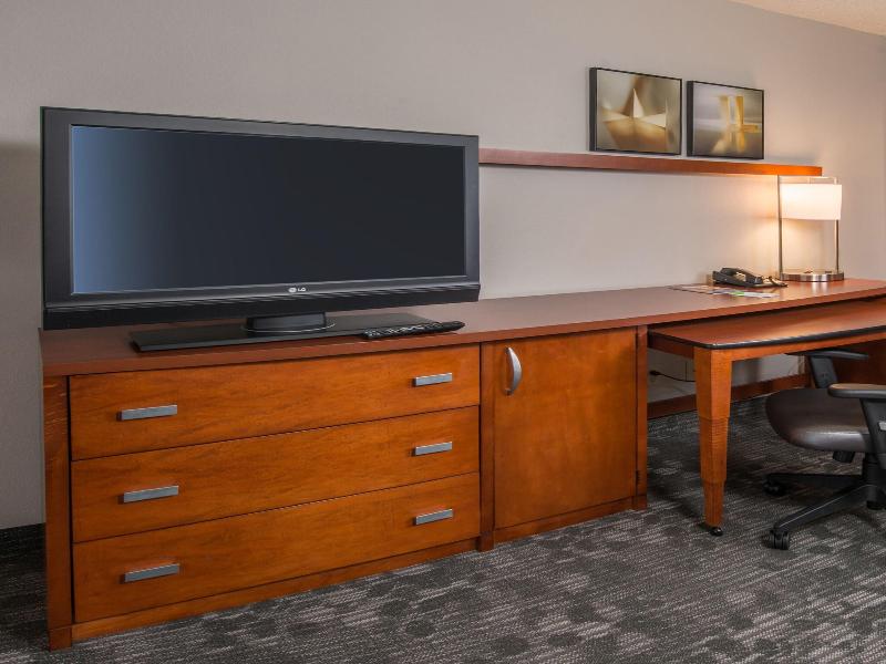 Courtyard Fairfax Fair Oaks image