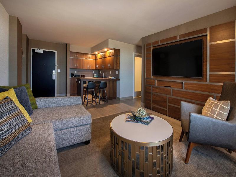 SUITE KING SIZE BED