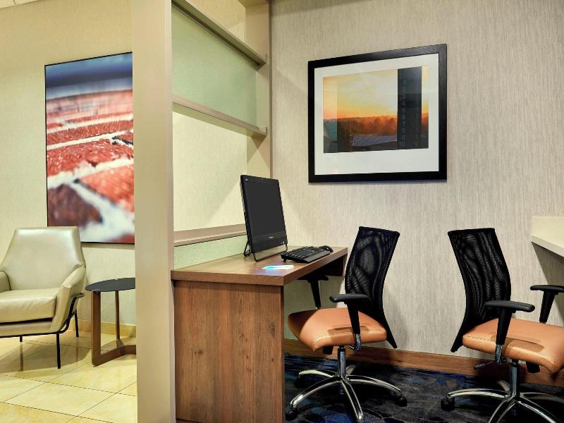 Fairfield Inn & Suites Indianapolis Downtown image