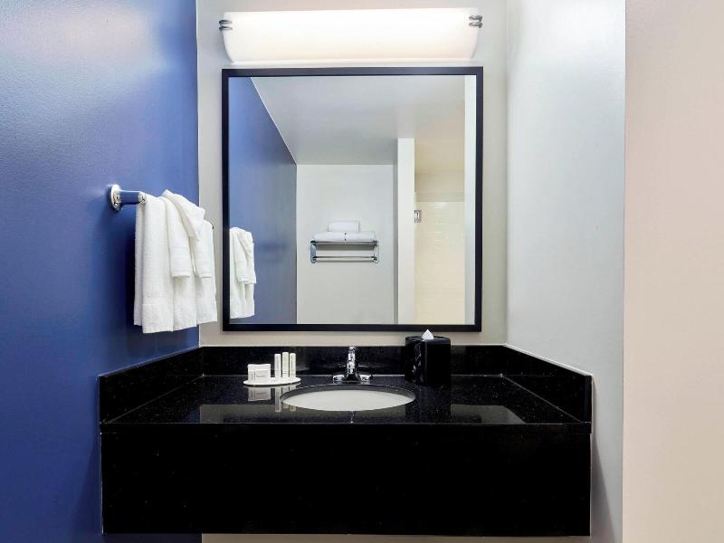 Fairfield Inn & Suites Indianapolis Downtown image