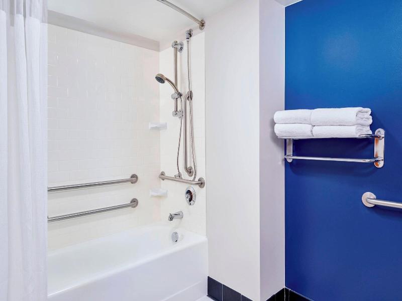 Fairfield Inn & Suites Indianapolis Downtown image