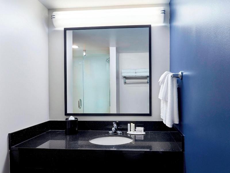 Fairfield Inn & Suites Indianapolis Downtown image