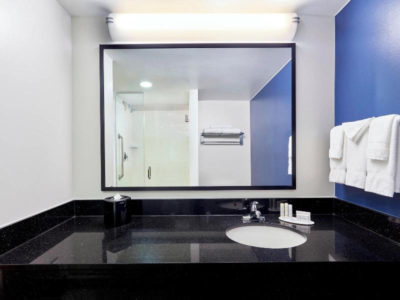 Fairfield Inn & Suites Indianapolis Downtown image