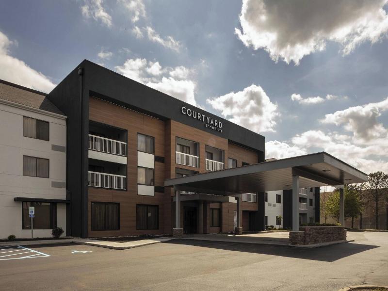 Courtyard Indianapolis Northwest image