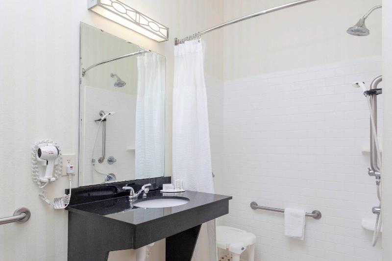 Fairfield Inn & Suites Seymour image