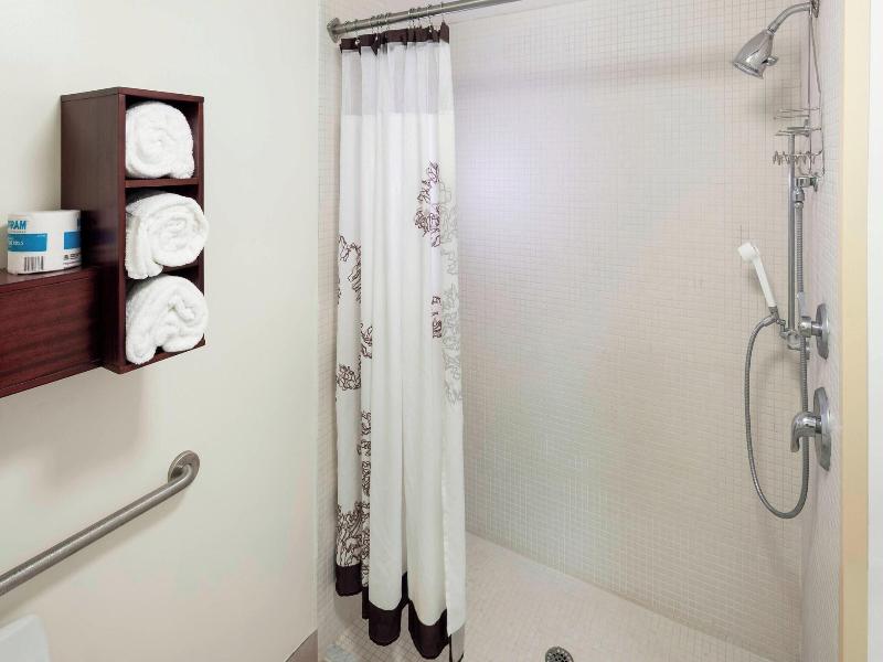SUITE TWO DOUBLE BEDS — photo 11