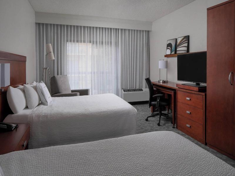 QUADRUPLE EXECUTIVE TWO QUEEN BEDS
