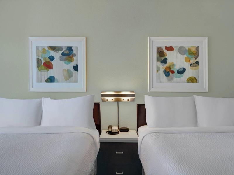 SUITE TWO QUEEN BEDS — photo 14