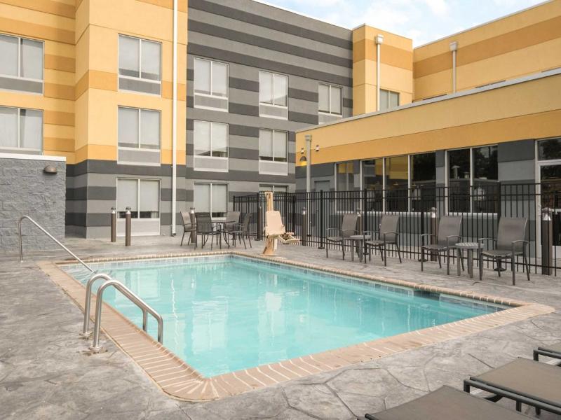 Fairfield Inn & Suites Lexington Georgetown — exterior view