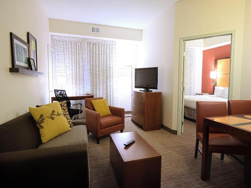 SUITE TWO DOUBLE BEDS