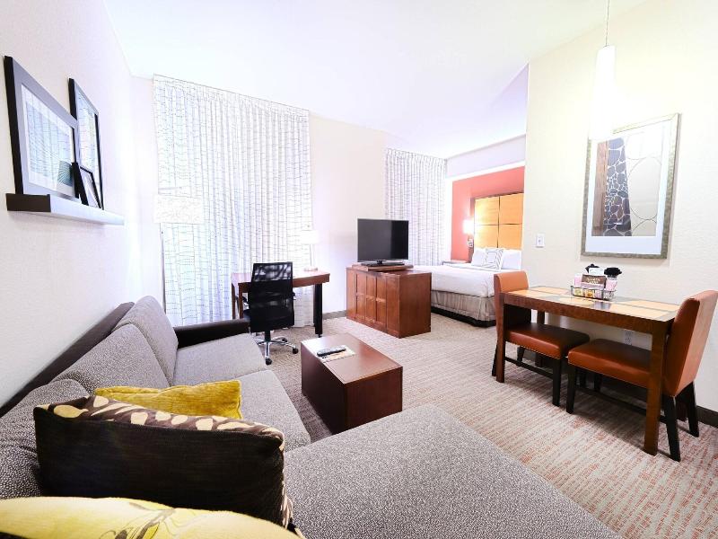 Studio, 1 King Bed with Sofa bed (Mobility/Hearing Accessible, Tub)