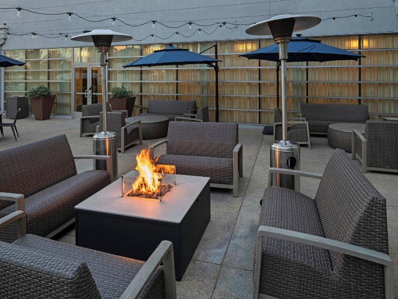 Courtyard Long Beach Airport image
