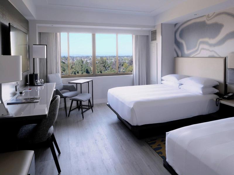 Long Beach Marriott image