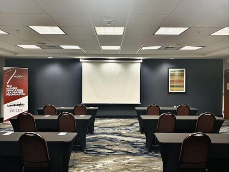 Fairfield Inn & Suites Marshall image