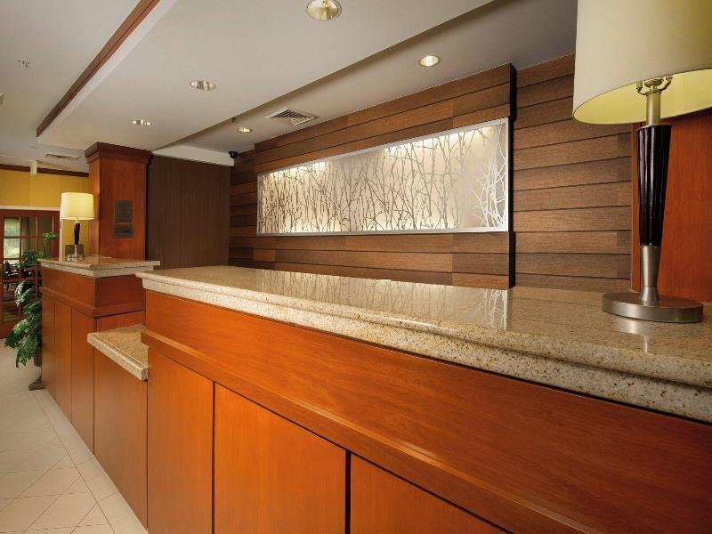 Fairfield Inn & Suites Marshall
