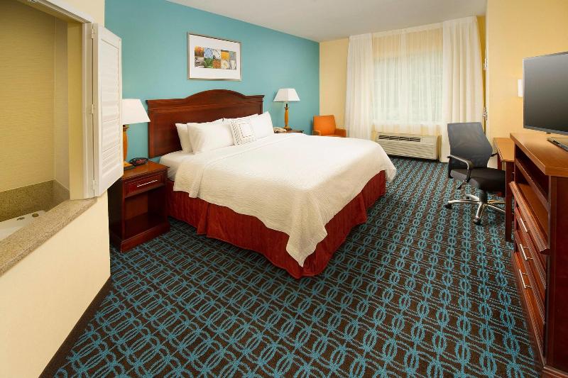 Fairfield Inn & Suites Marshall image