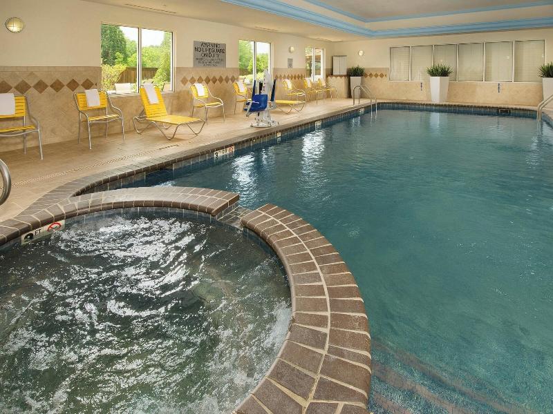 Fairfield Inn & Suites Marshall