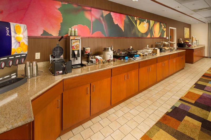 Fairfield Inn & Suites Marshall image