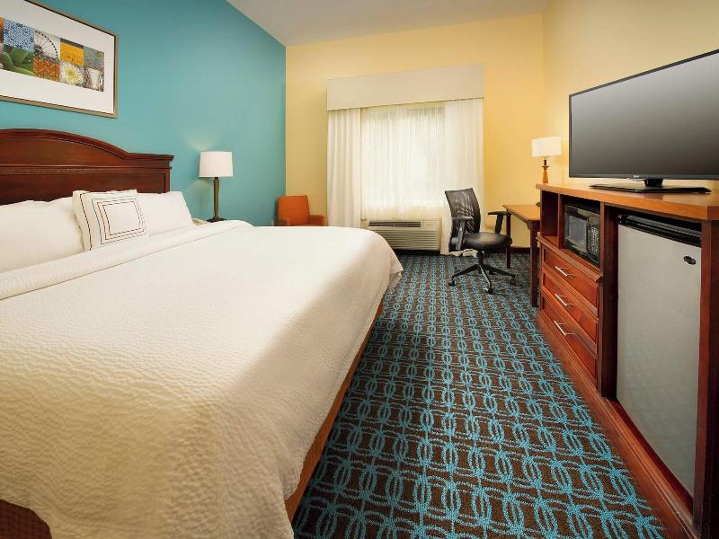 Fairfield Inn & Suites Marshall image