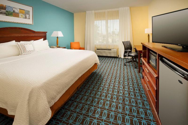 Fairfield Inn & Suites Marshall image