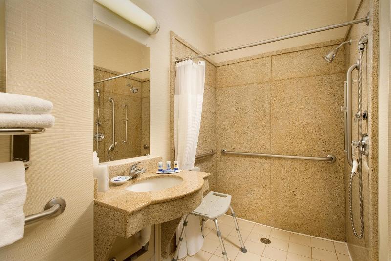 Fairfield Inn & Suites Marshall image