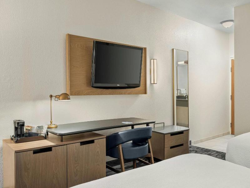 Fairfield Inn & Suites Mt. Pleasant image
