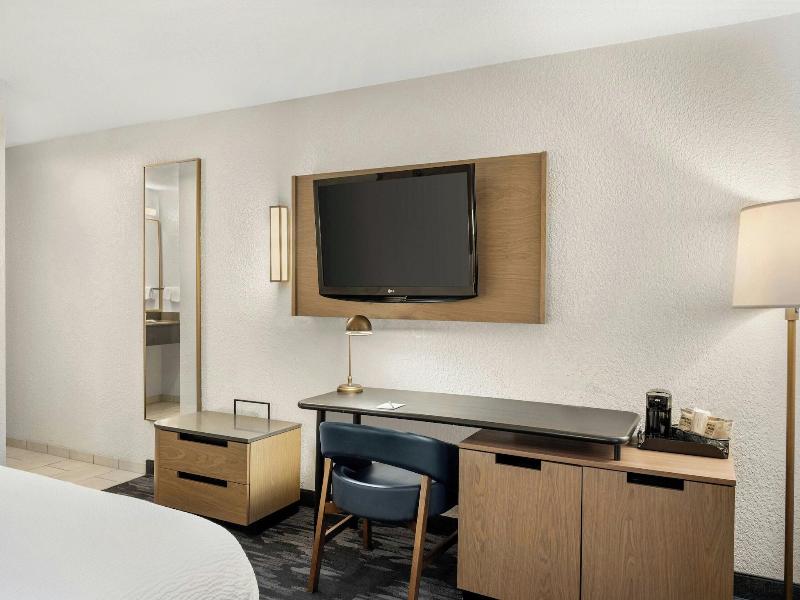 Fairfield Inn & Suites Mt. Pleasant image