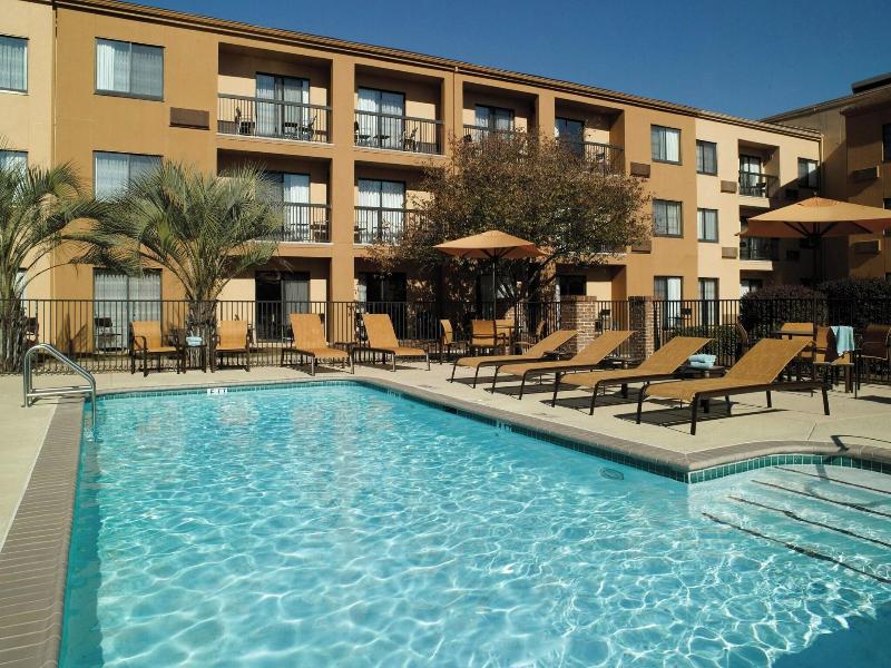 Courtyard Macon image