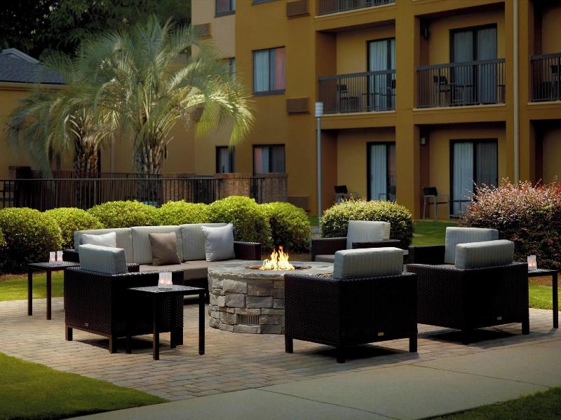 Courtyard Macon image