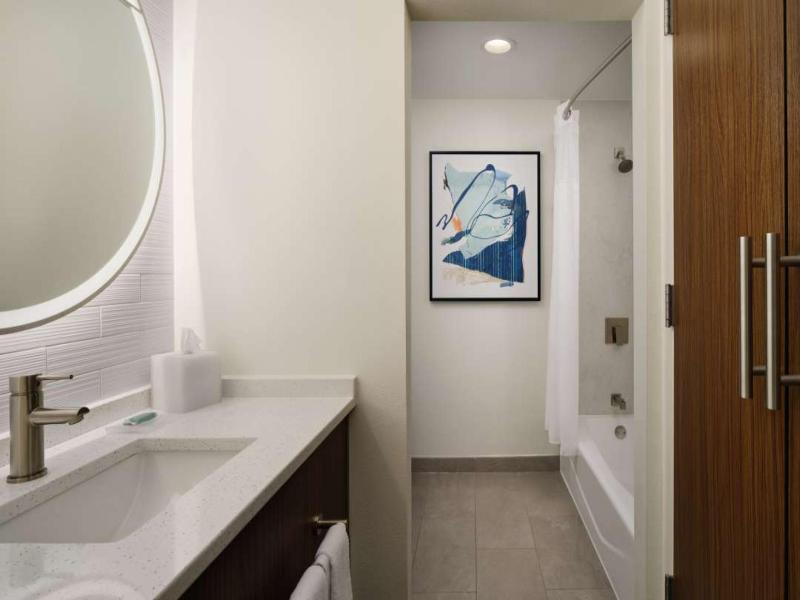 Courtyard by Marriott Orlando Airport image