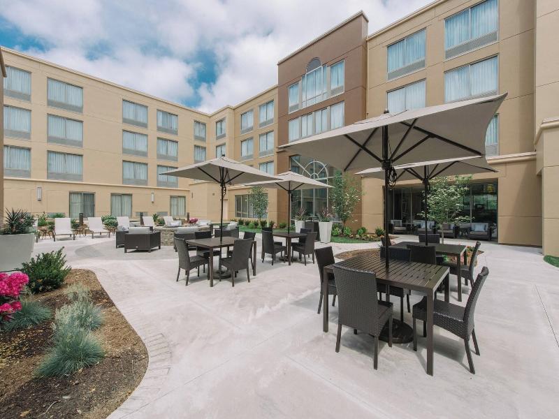 Courtyard Nashua image
