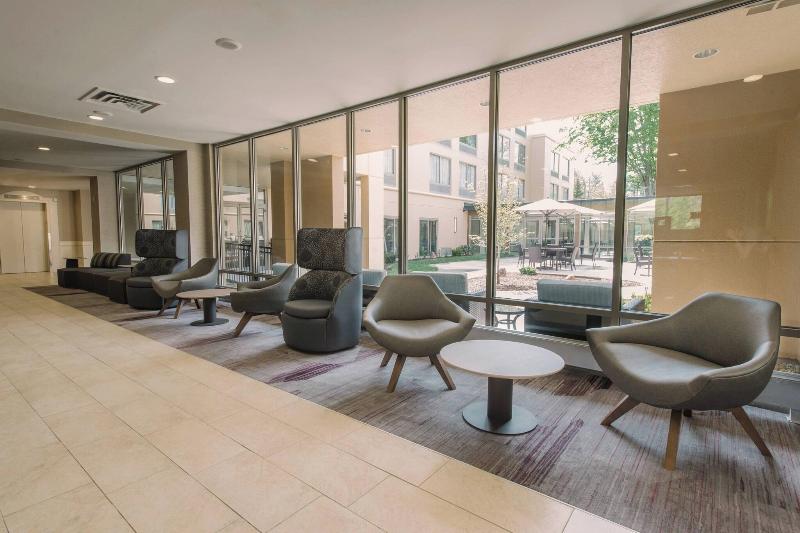 Courtyard Nashua image