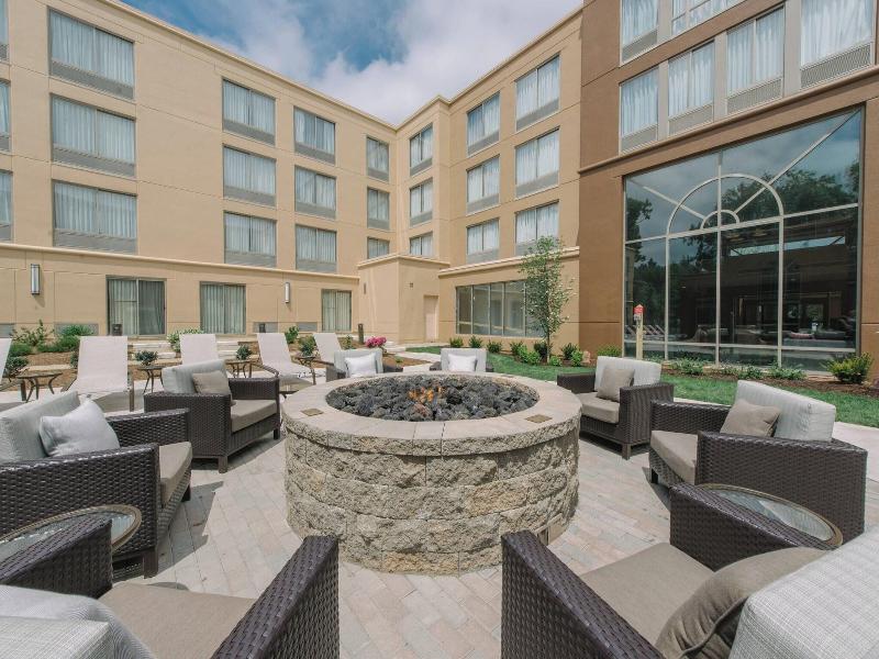 Courtyard Nashua image