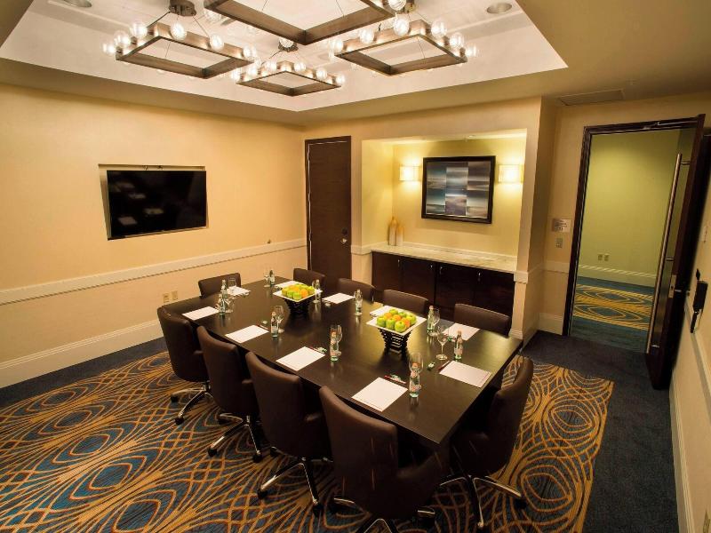 Milwaukee Marriott Downtown image