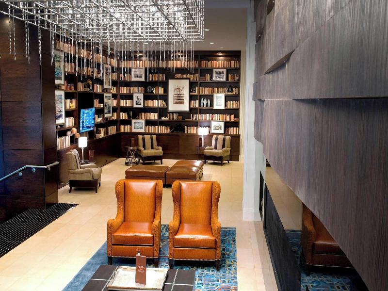 Milwaukee Marriott Downtown image