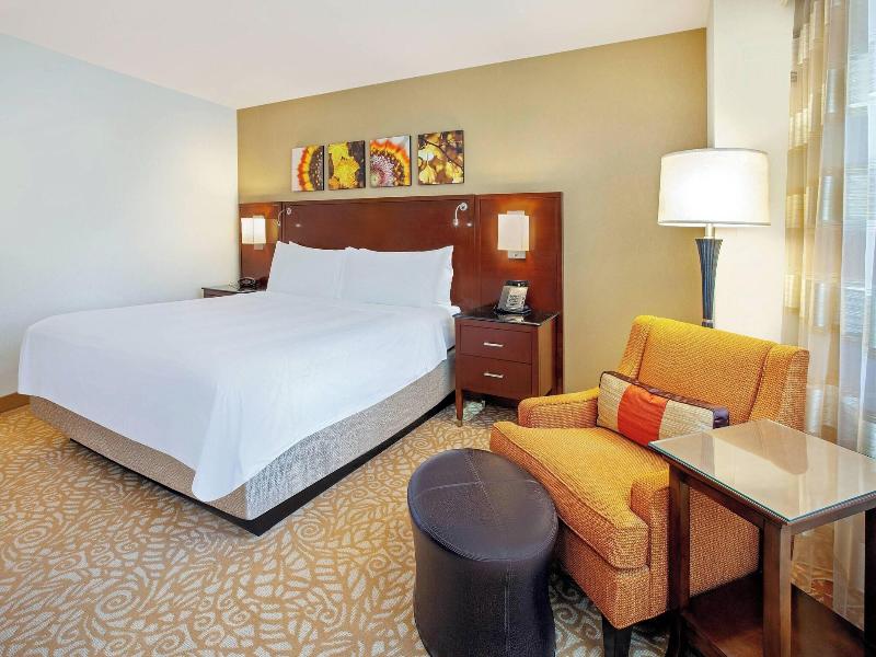 Milwaukee Marriott Downtown image