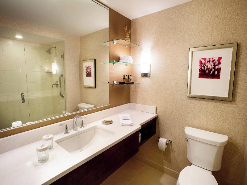Milwaukee Marriott Downtown image