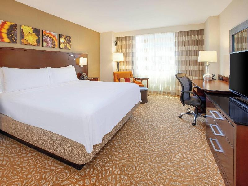 Milwaukee Marriott Downtown image