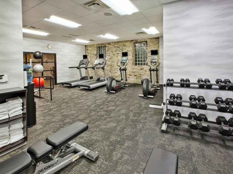 Fairfield Inn & Suites by Marriott Milwaukee Downt image